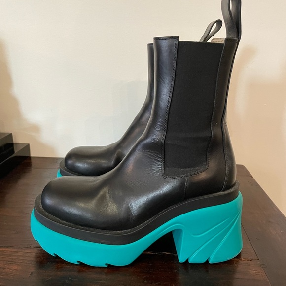 BOTTEGA VENETA Calfskin The Flash Chelsea Boots SIZE 37 - Picture 2 of 4